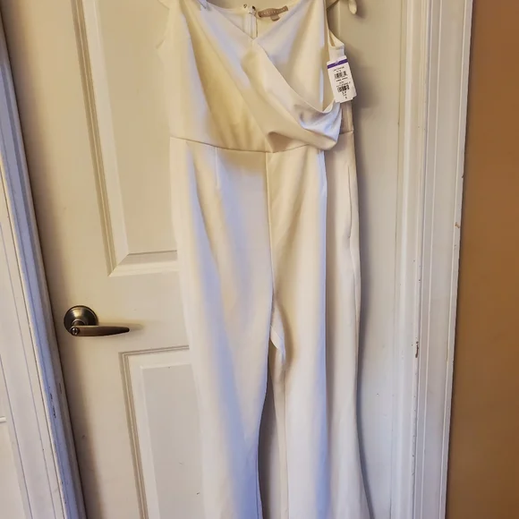 Chelsea 28 Off shoulder white jumpsuit size M - Picture 3 of 11